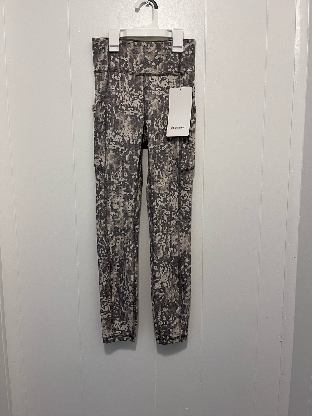 NEW Lululemon Invigorate High-Rise Tights 25” - Picture 2 of 9